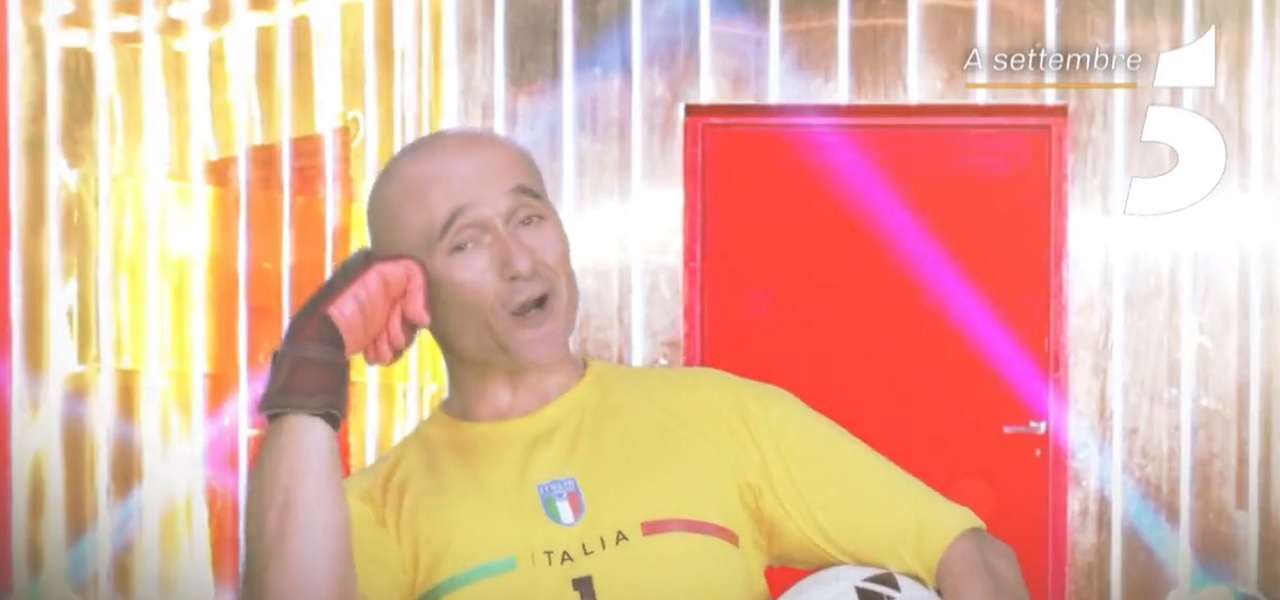 Grande Fratello Vip 2021 La Foto Del Bacio Gregoraci Pretelli Nella Casa Ed E Polemica