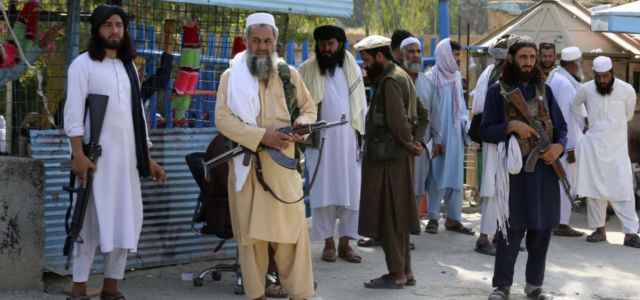 afghanistan talebani taglio barba