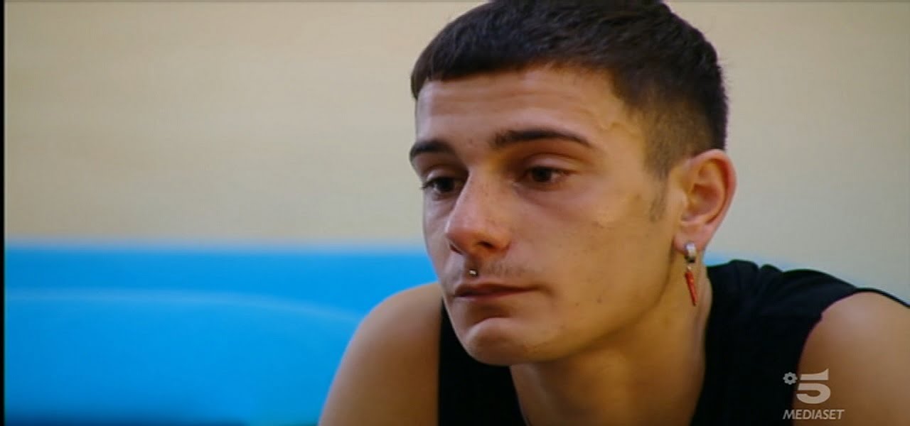 Alessandra Celentano Critica Mirko Ad Amici Sei Un Ragno Lui Piange Come Faccio
