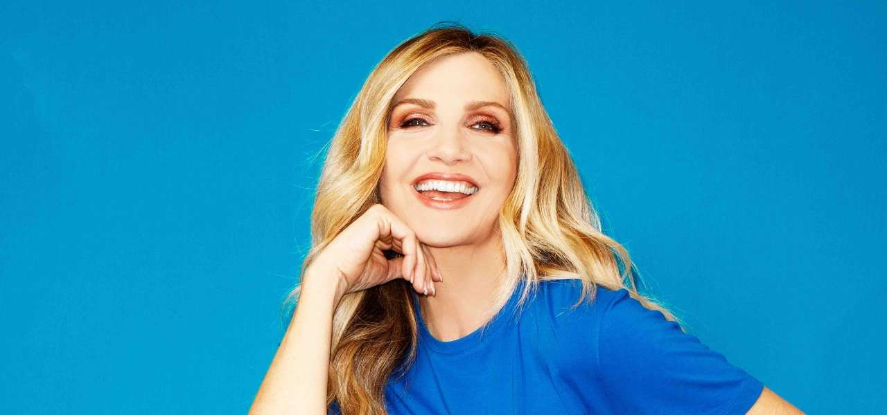 Lorella Cuccarini, incidente al serale di Amici 21/ Come sta