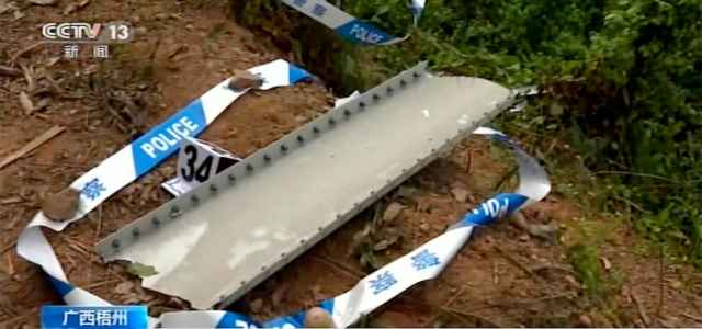 Aereo cina schiantato