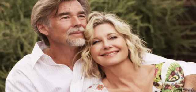 John Easterling e Olivia Newton John 640x300