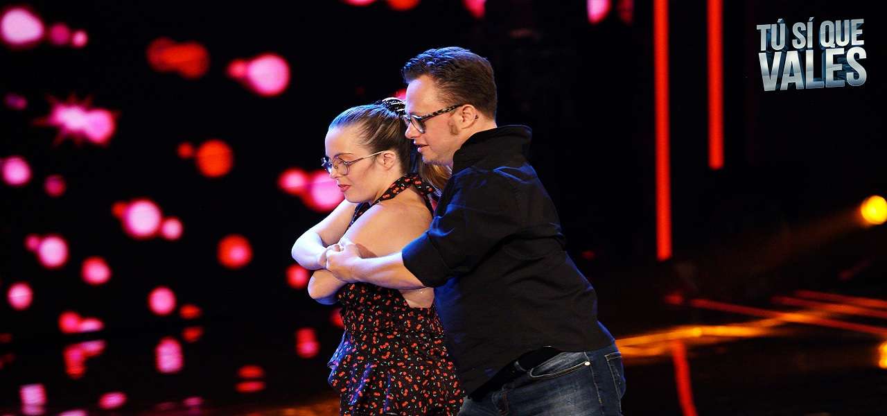 Simone e Lorena, coppia con Sindrome di Down annuncia le nozze a Tu sì que vales/ Pubblico in