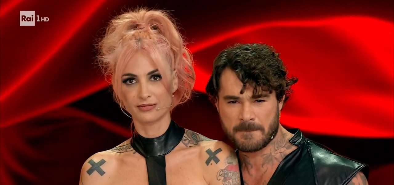 EMA STOKHOLMA E ANGELO MADONIA BALLANDO CON LE STELLE Zazzaroni Grande Potenziale Ma I Voti