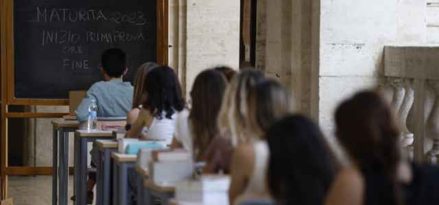 DIRETTA MATURITÀ 2023, PRIMA PROVA TEMA ITALIANO/ Tracce ufficiali