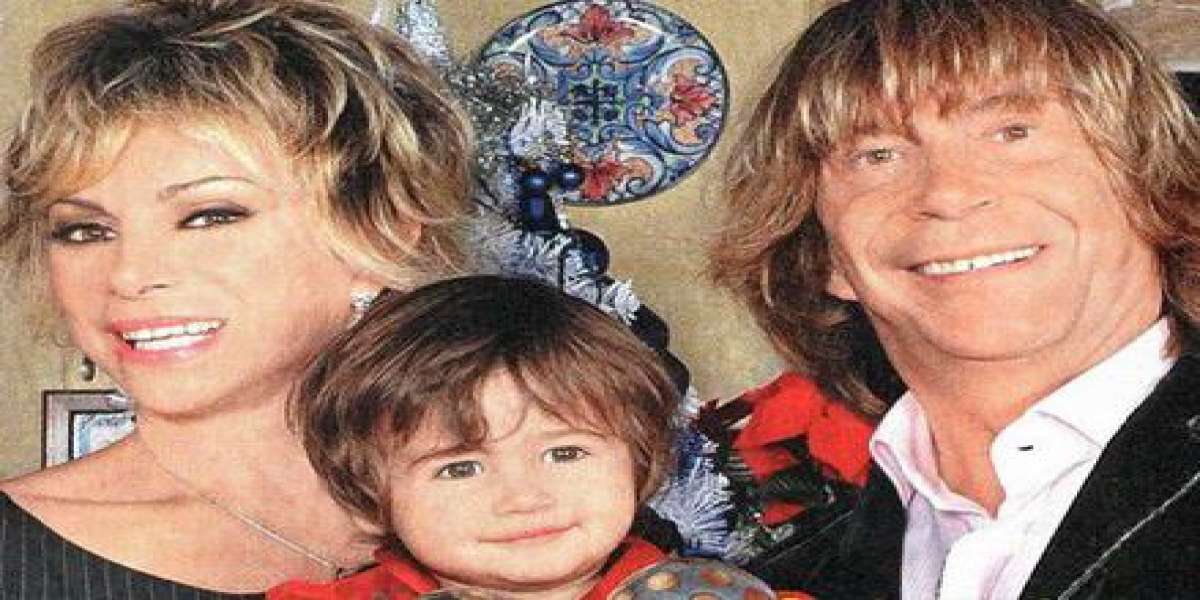 carmen russo enzo paolo turchi e la figlia maria ospiti a pomeriggio 5 sorpresa in studio con la nonna in collegamento oggi 4 marzo 2016