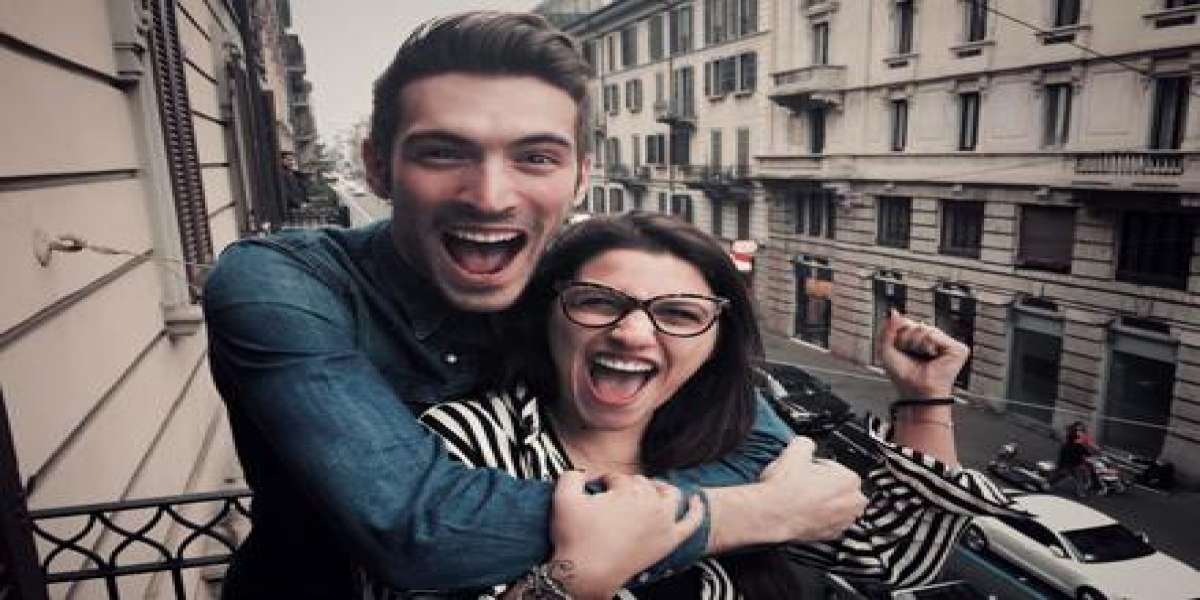 Deborah Iurato La Cantante Siciliana Ricorda Il Famoso Paroliere Una Serata Bella Per Te Bigazzi Oggi 14 Giugno 2016